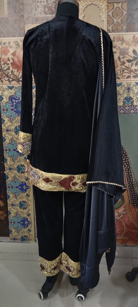 Luxury Black Velvet Kurta Set with Embroidered Dupatta – Festive & Wedding Collection